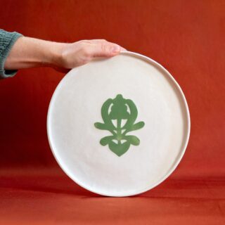 Grande assiette blanche Cœur – Origines par la marque Maison Primavera Maison Primavera - Grande assiette blanche Cœur – Origines
