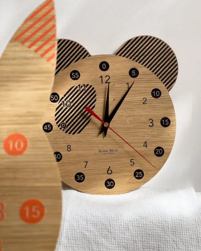 Reine Mère - Panda – Horloge pédagogique en médium plaqué chêne