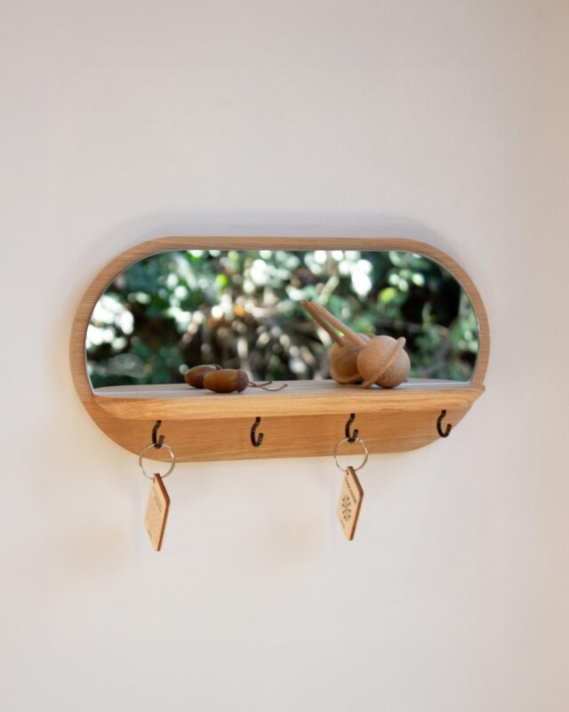 Reine Mère - Mini moonlight – Miroir en chêne avec étagère et crochets