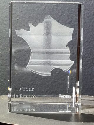 Tirage limité – œuvre “La Tour de France” de l’artiste Morpho par la marque Le Digraphe Le Digraphe - Tirage limité – œuvre “La Tour de France” de l’artiste Morpho