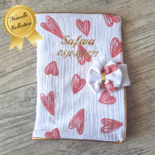 La Fabrique À DeDeuh - EDITION LIMITÉE: Protège carnet de santé cpeur rouge personnalisé en tissu gaze de coton avec Prénom et/ou Date de naissance