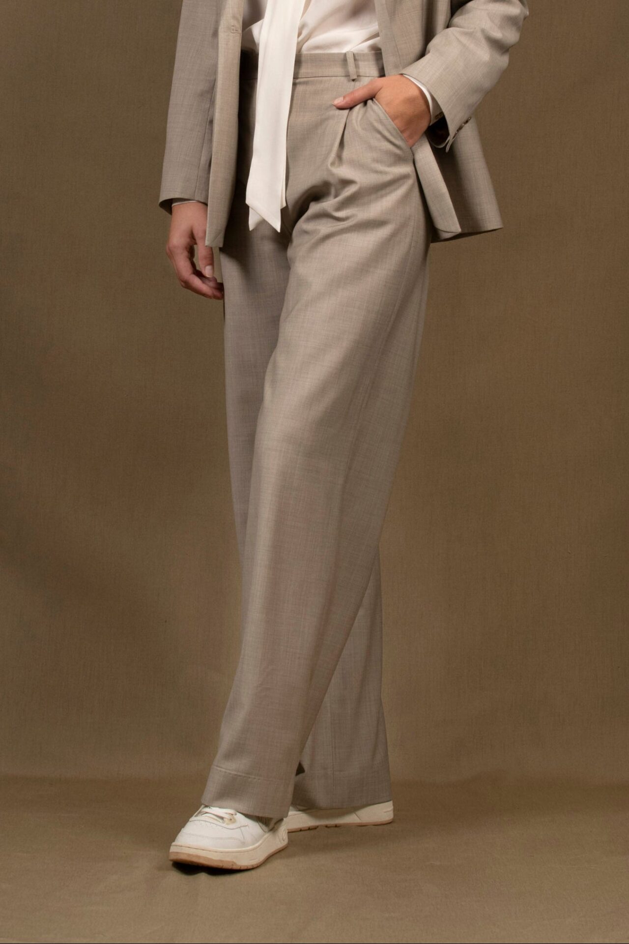 Pantalon tailleur femme large en laine gris clair Fabriqu en France My tailor is Joh - Pantalon Tailleur Femme Large Gris clair en Laine – Illusion
