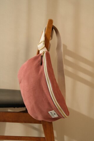 Sac banane – Grand format – Rose boisé par la marque POZÉ POZÉ - Sac banane – Grand format – Rose boisé