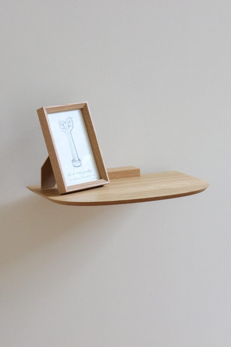 Reine Mère - Bonne Nuit - Étagère en médium plaqué chêne