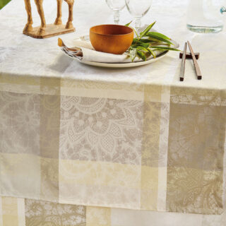 Chemin de table Mille dentelles naturel Garnier Thiebaut par la marque Garnier Thiebaut Garnier Thiebaut - Chemin de table Mille dentelles naturel Garnier Thiebaut