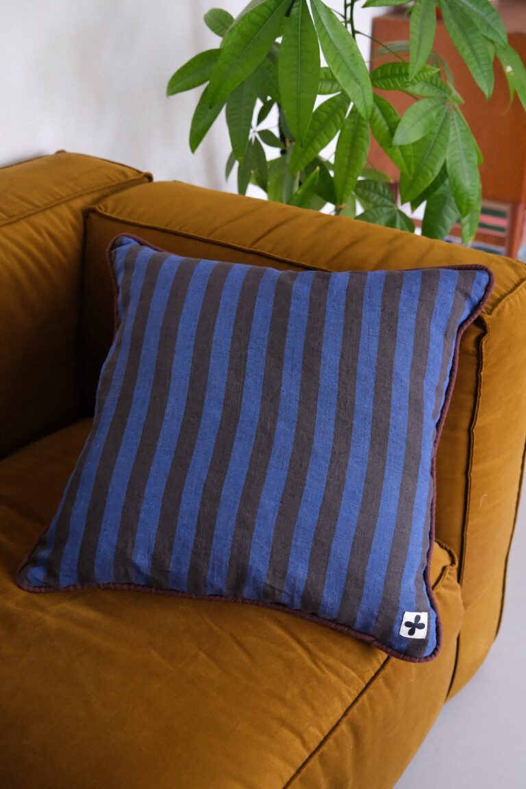 POZÉ - Housse de coussin en lin 50 x 50 cm - Rayure cobalt
