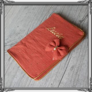 La Fabrique À DeDeuh - Protège carnet de santé personnalisé en tissu gaze de coton avec Prénom et/ou Date de naissance