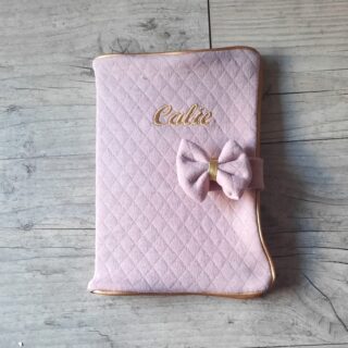 La Fabrique À DeDeuh - Protège carnet de santé personnalisé en tissu matelassé avec Prénom et/ou Date de naissance