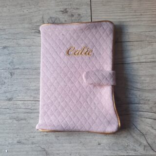 La Fabrique À DeDeuh - Protège carnet de santé personnalisé en tissu matelassé avec Prénom et/ou Date de naissance