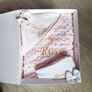 La Fabrique À DeDeuh - Coffret Bébé Personnalisé Fille – Couverture, Doudou et Protège Carnet – Quantité Limitée