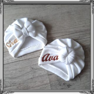 Turban bonnet nœud, buns ou simple personnalisable Prénom brodé tissu sweat fourré et chaud 15 couleurs par la marque La Fabrique À DeDeuh La Fabrique À DeDeuh - Turban bonnet nœud, buns ou simple personnalisable Prénom brodé tissu sweat fourré et chaud 15 couleurs