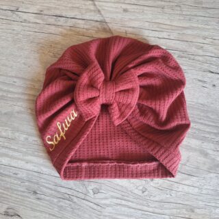 Turban bonnet noeud, buns ou simple personnalisé avec prénom brodé en tissu maille gaufré 8 couleurs par la marque La Fabrique À DeDeuh La Fabrique À DeDeuh - Turban bonnet noeud, buns ou simple personnalisé avec prénom brodé en tissu maille gaufré 8 couleurs