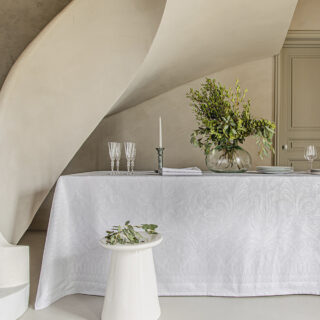Nappe Grace perle Garnier Thiebaut – 4 dimensions par la marque Garnier Thiebaut Garnier Thiebaut - Nappe Grace perle Garnier Thiebaut – 4 dimensions