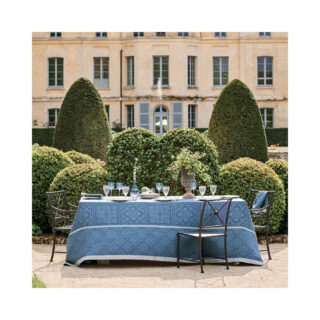 Nappe Harmonie Bleu Garnier Thiebaut – 3 tailles par la marque Garnier Thiebaut Garnier Thiebaut - Nappe Harmonie Bleu Garnier Thiebaut – 3 tailles