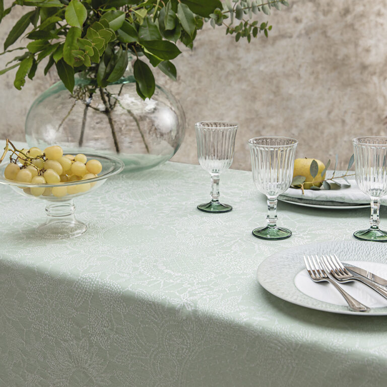 GARNIER THIEBAUT - Nappe Mille guipures jade Garnier Thiebaut - 6 dimensions