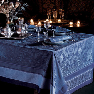 Nappe Persina Garnier Thiebaut crépuscule – 4 tailles par la marque Garnier Thiebaut Garnier Thiebaut - Nappe Persina Garnier Thiebaut crépuscule – 4 tailles