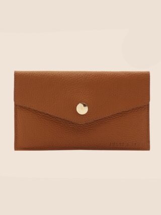 Pochette enveloppe cuir grainé camel par la marque JULES & JENN JULES & JENN - Pochette enveloppe cuir grainé camel