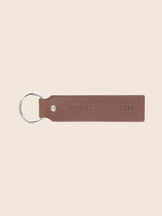 Porte-clés gravé cuir upcyclé cognac par la marque JULES & JENN JULES & JENN - Porte-clés gravé cuir upcyclé cognac