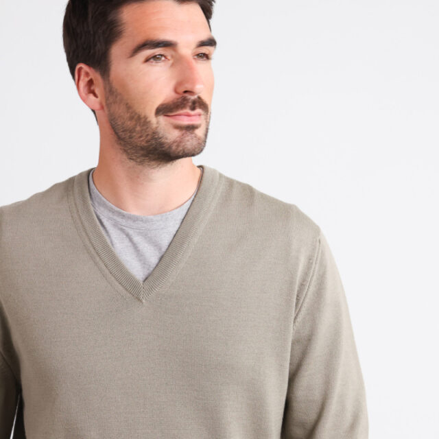 Monsieur Solfin - Pull col V laine mérinos · Camille
