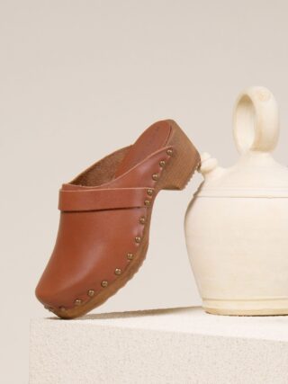 Sabots bois cuir cognac par la marque JULES & JENN JULES & JENN - Sabots bois cuir cognac