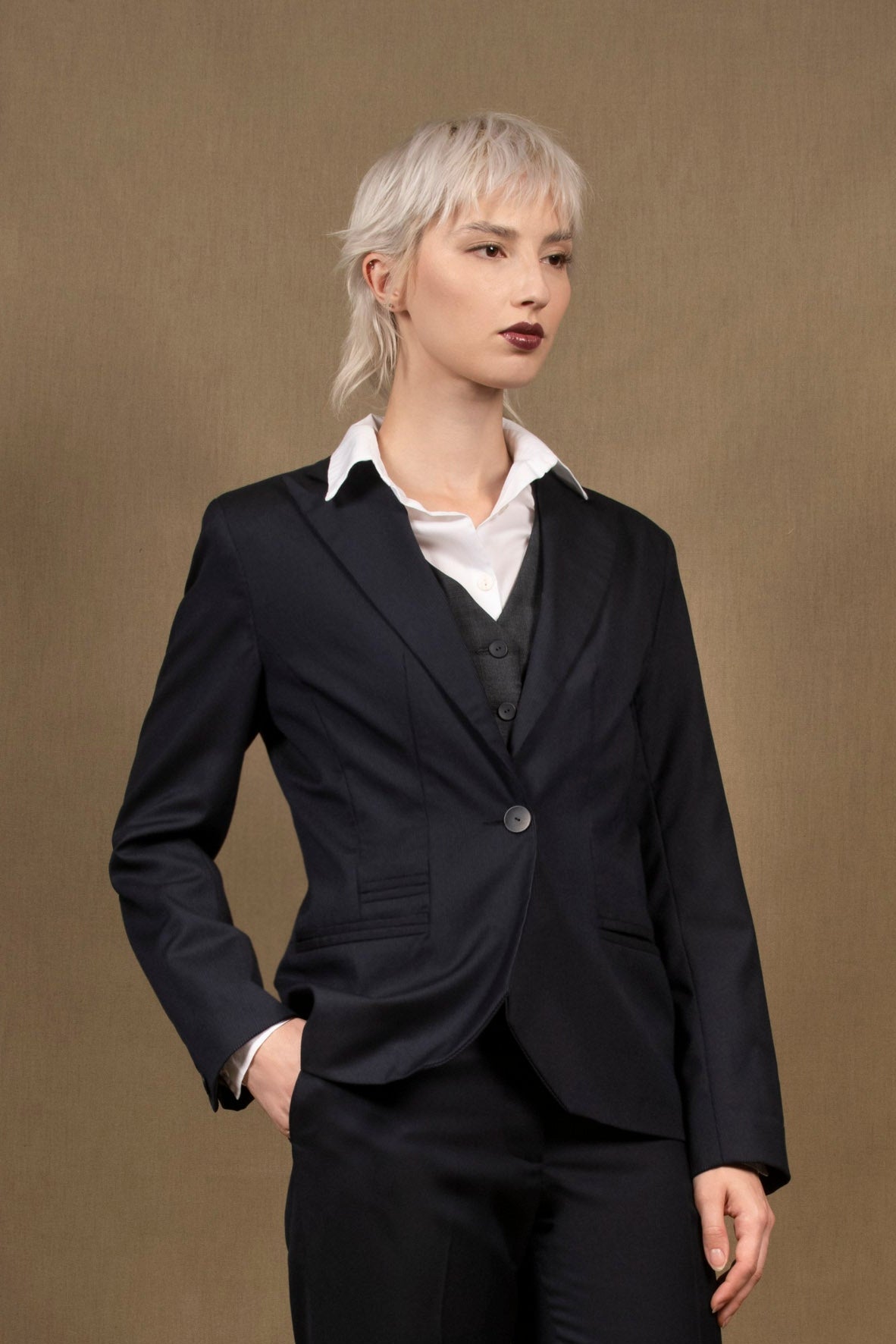 veste tailleur femme laine bleu marine conception fabrique en france My tailor is Joh - Veste Tailleur Femme Cintrée en Laine Bleu Marine - Conception