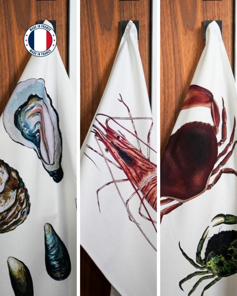 115 77837f5b 8012 4d8f 85fc 2798c6da6972 varek.illustrations - Lot de 3 Torchons 100% coton : Le plateau de fruits de mer