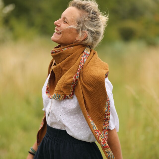 Quintessence - Le foulard Calista Camel/diya