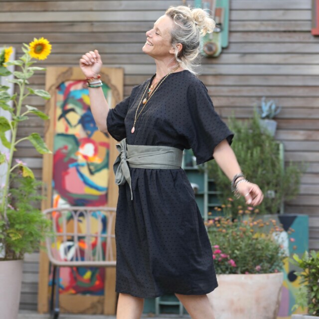 Quintessence - Robe Capucine - voile de coton plumetis noir