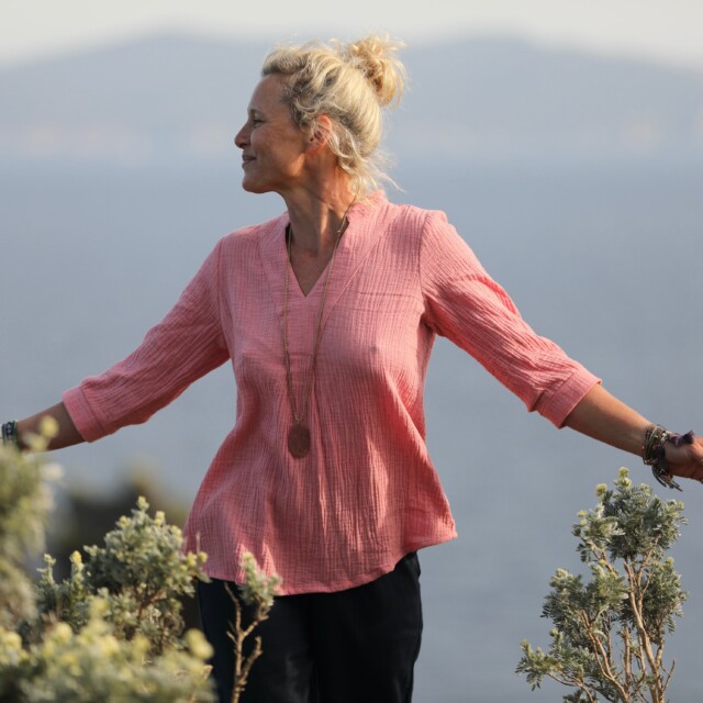 Blouse Isabeau – double gaze de coton chiné fraise par la marque Quintessence Quintessence - Blouse Isabeau – double gaze de coton chiné fraise