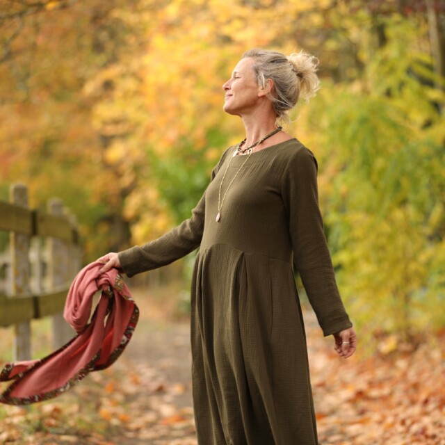 Quintessence - Robe Louisa - double gaze de coton kaki