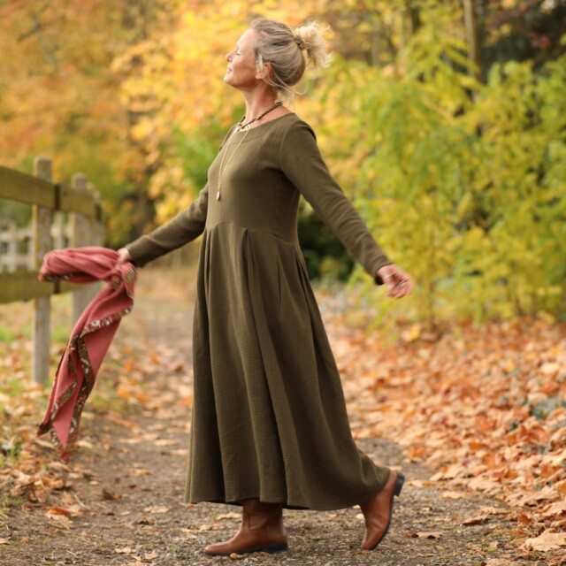 Quintessence - Robe Louisa - double gaze de coton kaki