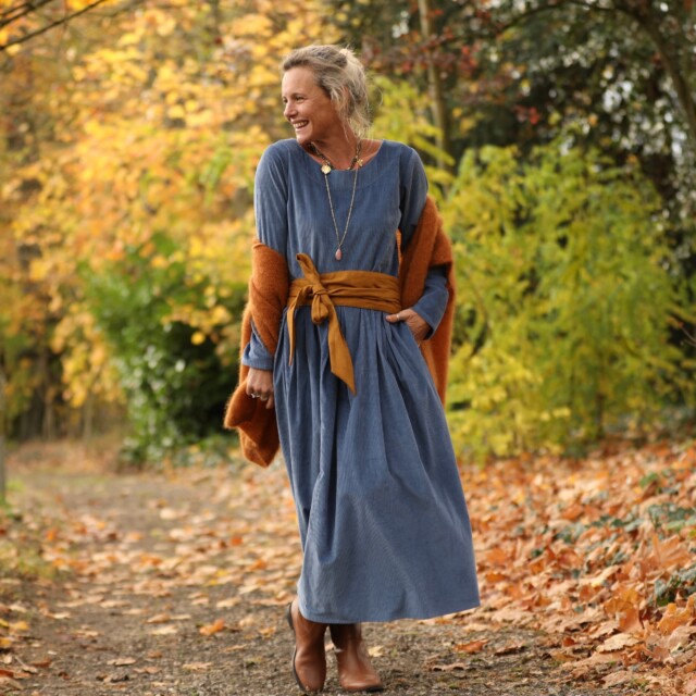 Quintessence - Robe Louisa - velours côtelé bleu officier