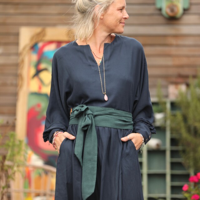 Quintessence - Robe Orlane - sergé de viscose marine