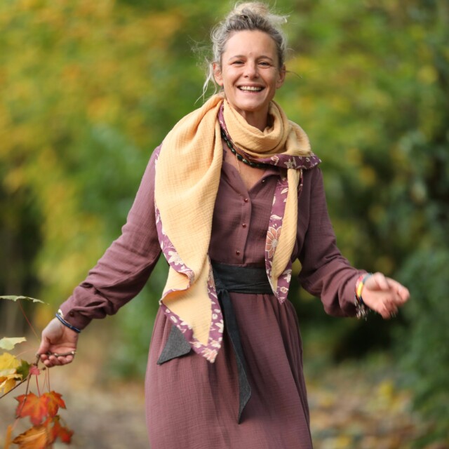 Quintessence - Le foulard Calista Jaune paille/Prunelle