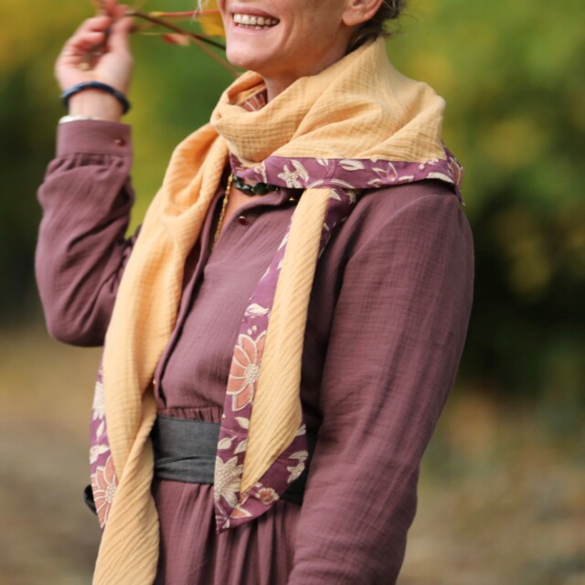 Quintessence - Le foulard Calista Jaune paille/Prunelle