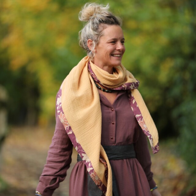 Quintessence - Le foulard Calista Jaune paille/Prunelle