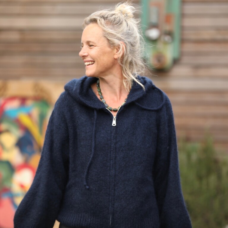 Quintessence - Gilet zippé à capuche Tulia — mohair marine – Taille unique
