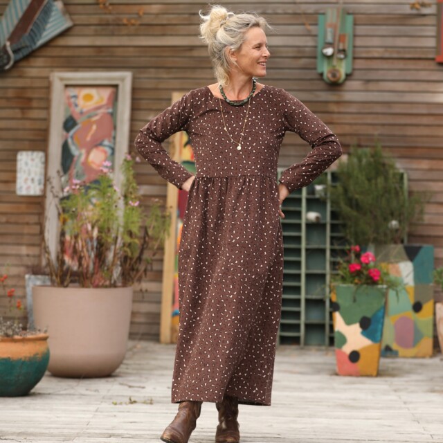 Robe Anaëlle – Velours milleraies Léo choco par la marque Quintessence Quintessence - Robe Anaëlle – Velours milleraies Léo choco