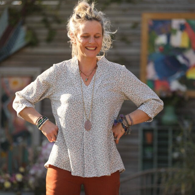 Quintessence - Blouse Isabeau - double gaze de coton fleurs de printemps