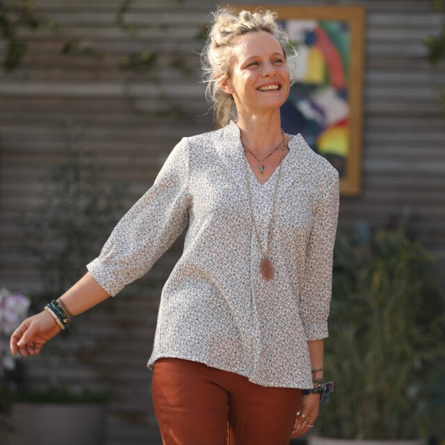 Quintessence - Blouse Isabeau - double gaze de coton fleurs de printemps