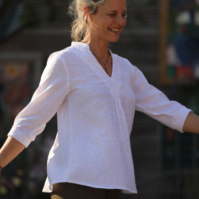 Quintessence - Blouse Isabeau - double gaze de coton blanche plumetis or