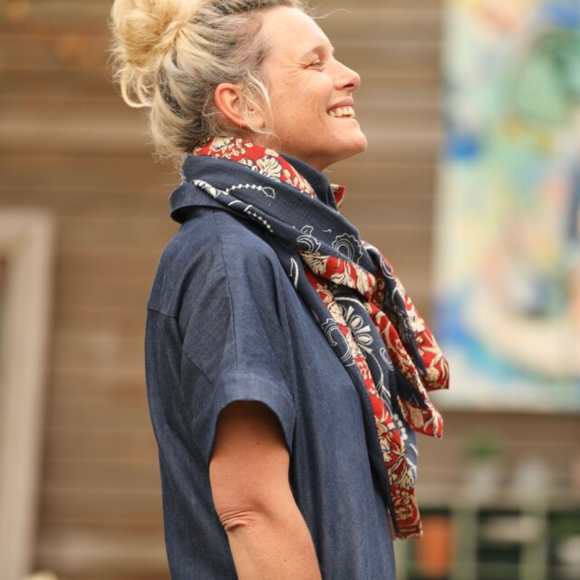 Quintessence - Le foulard Calista Marine brodé/Anaya