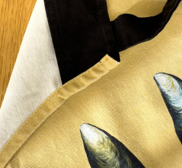 varek.illustrations - Tablier Curry 100% coton : Les Moules