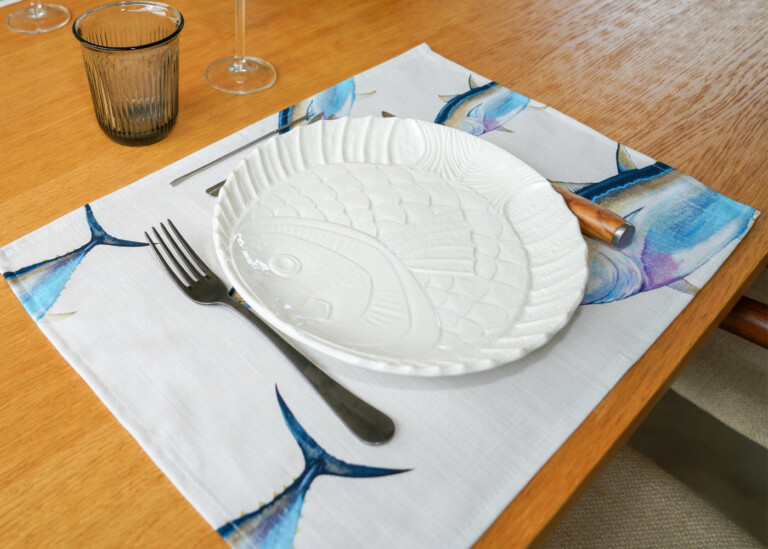varek.illustrations - Set de table en coton enduit : Thon Rouge