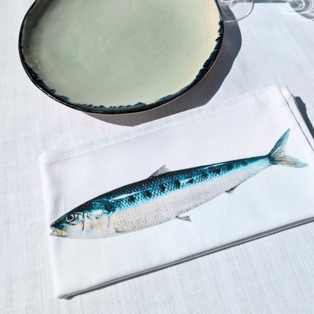 varek.illustrations - Serviette de table en coton : Sardine