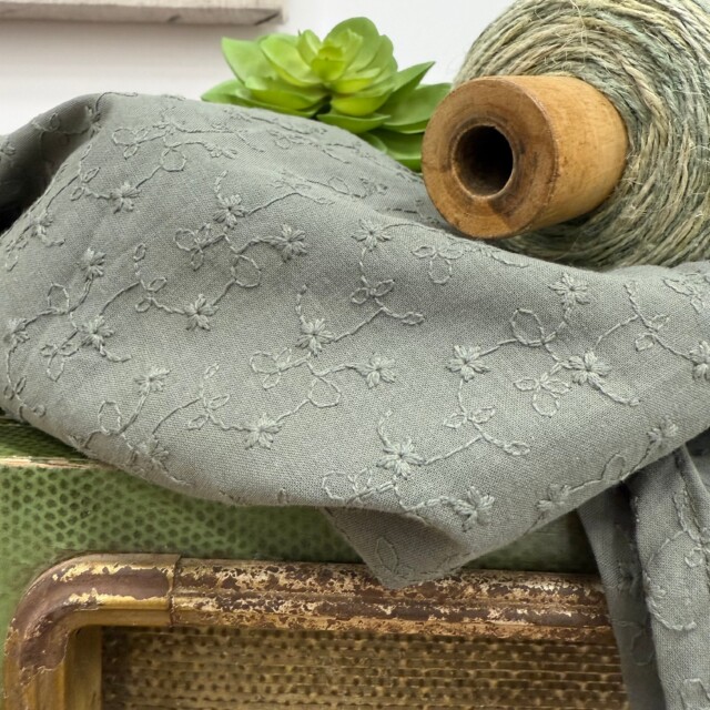 Quintessence - Blouse Naomie - broderie fleurie kaki