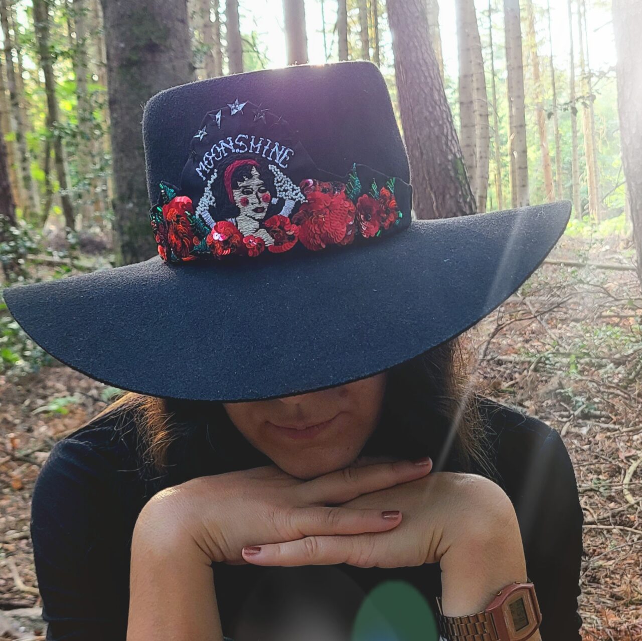 Johanna Charitopoulos chapeau brode moonshine