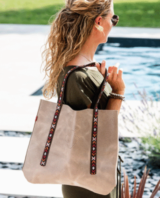 Sac Cuir TENERE Taupe par la marque Couleur Tong Couleur Tong - Sac Cuir TENERE Taupe
