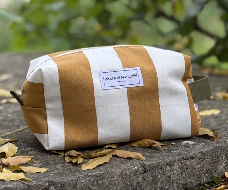 Trousse de toilette jaune moutarde et blanc 1395 Maison Mallow - Trousse de toilette XXL à rayures jaune moutarde made in France