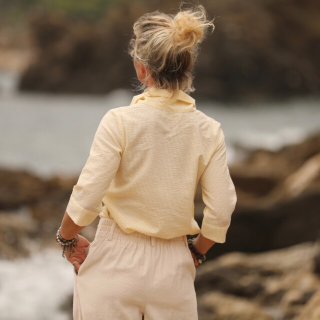 Quintessence - Blouse Catherine en seersucker de coton jaune/blanc
